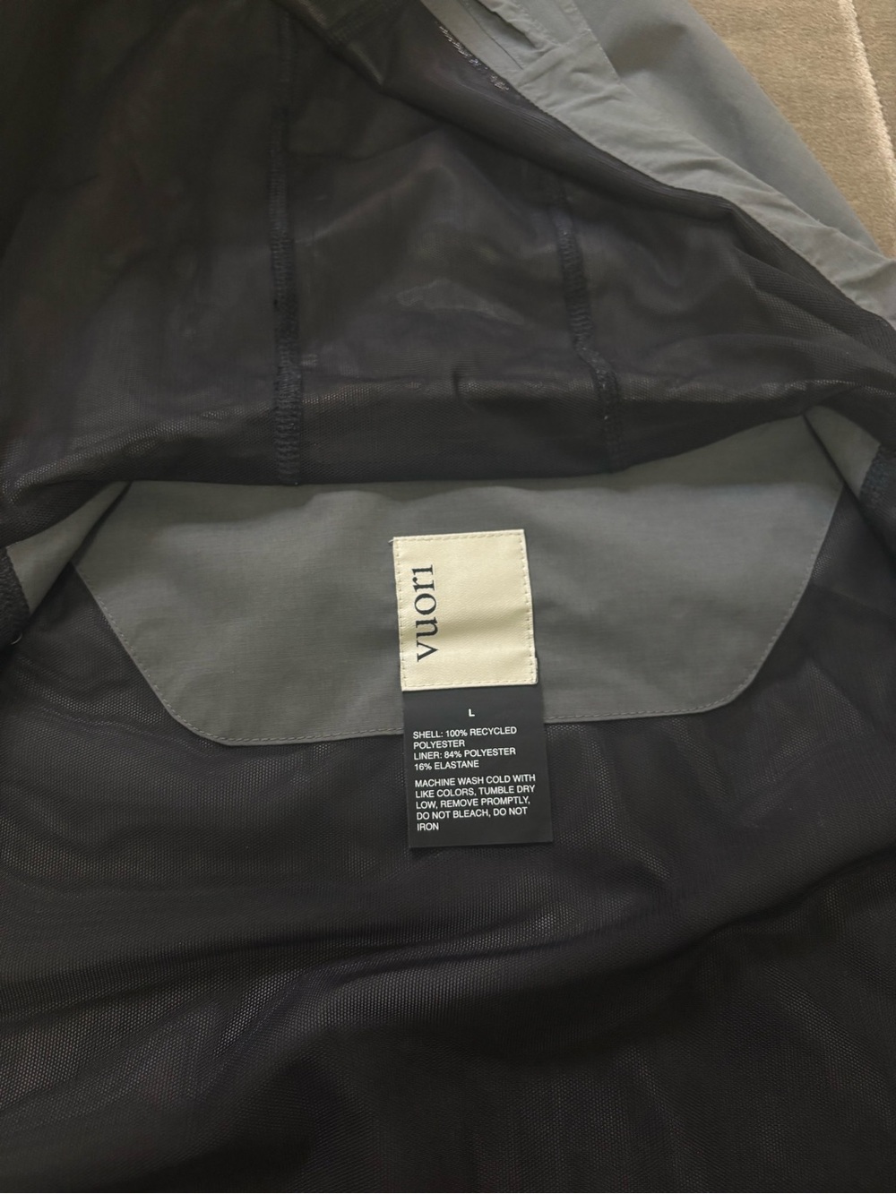 Vuori Oahu Rain Jacket. Two-Tone Hooded Rain Jacket in Dark Gray and Black - Picture 4 of 9
